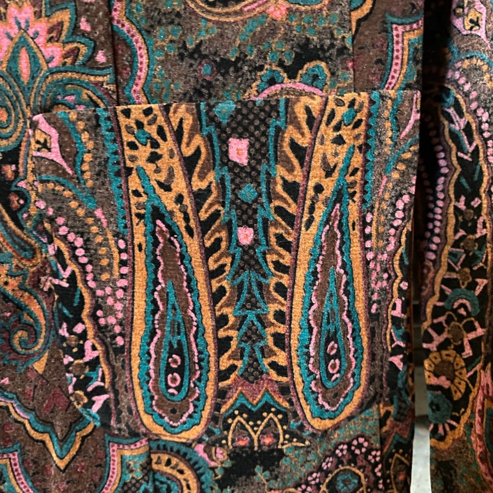 Script Vibrant Paisley Jacket - Picture 4 of 7
